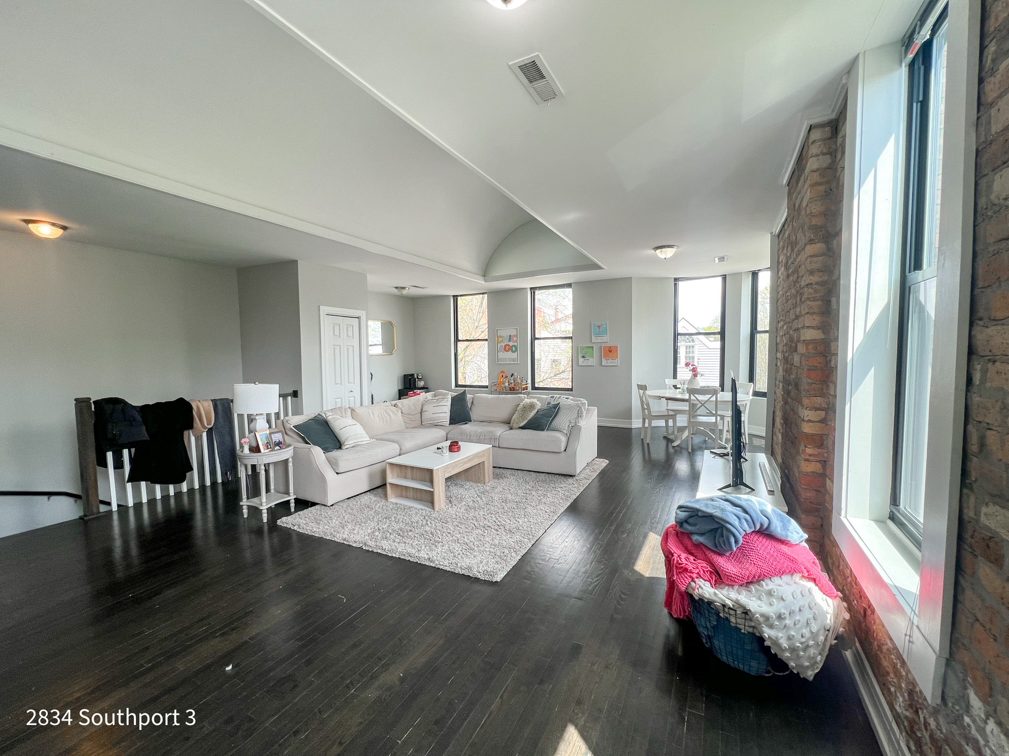 2834 N. Southport Ave. 2834 N. Southport Ave., Chicago, IL 60657 Lake View - Leasing by Cross Street